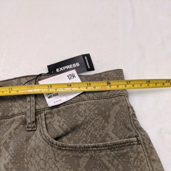 $80 New Size 12 Express Denim Leggings Mid Rise Snakeskin Green Pants Pockets - Picture 8 of 12